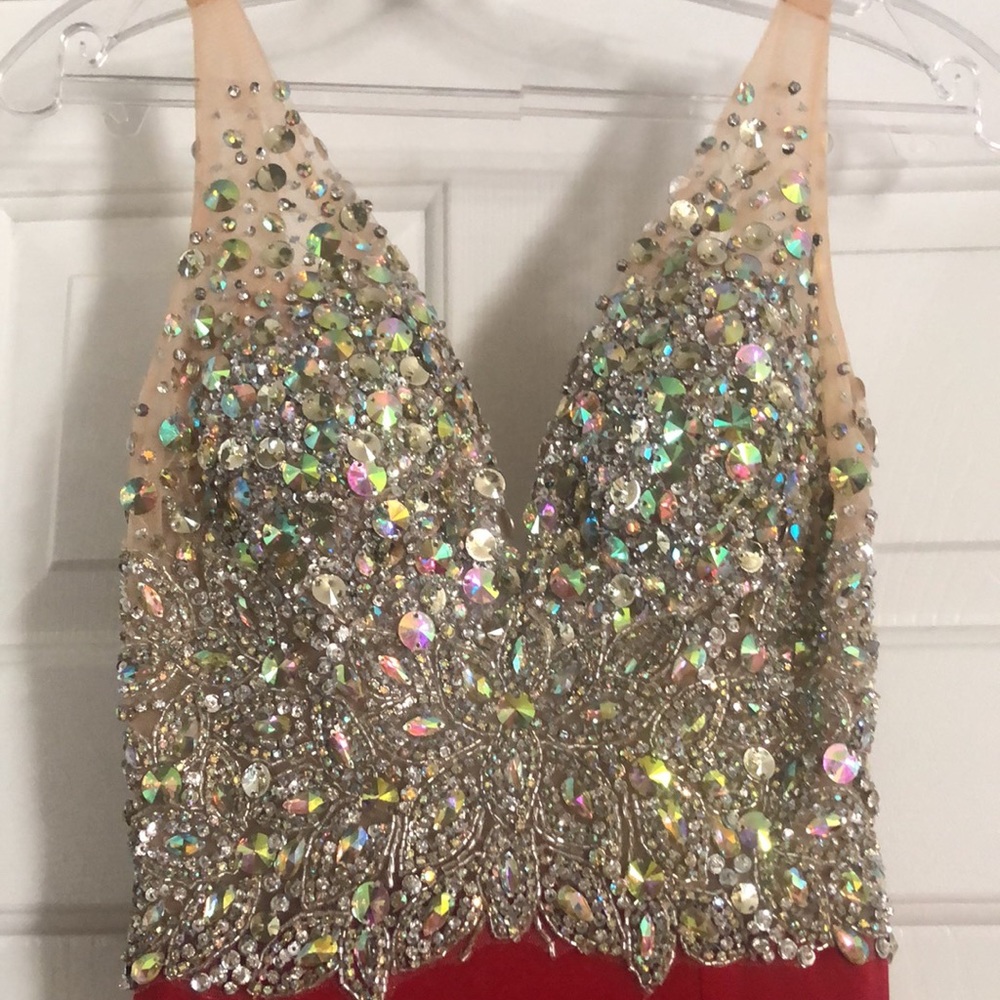 Red Gown - Picture 5 of 8